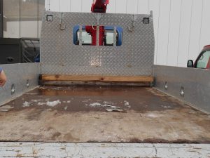 クレーン車荷台後方施工前