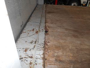 クレーン車荷台右後方施工前