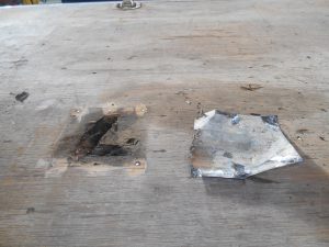 クレーン車荷台損傷箇所施工前