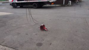 接地した状態のフック